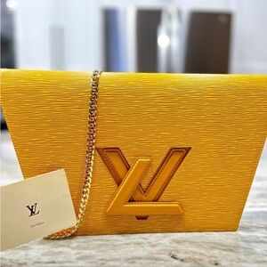 🌟HOST PICK🌟 Limited Edition Louis Vuitton Epi Leather Large Clutch Bag